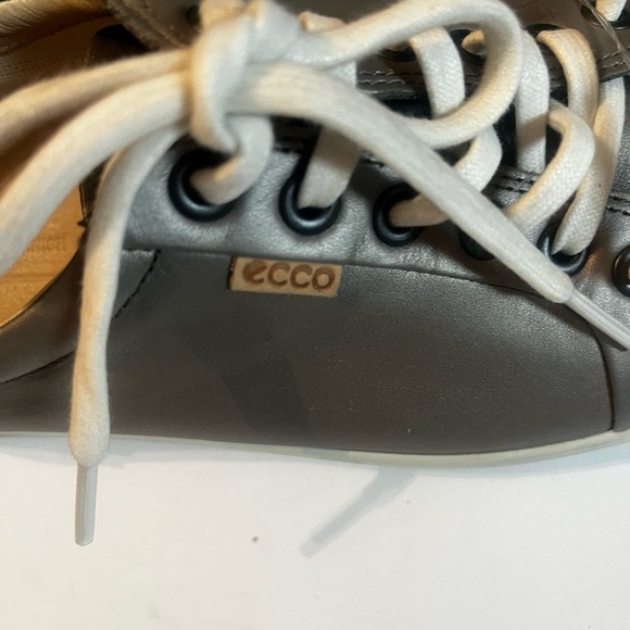 Ecco Mens Sz 9 Gray Leather Lace Up Casual Sneaker Shoes - Picture 2 of 7
